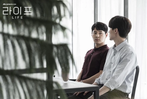 Кадр из дорамы Жизнь (корейская версия)