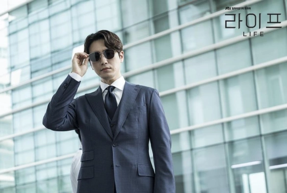 Кадр из дорамы Жизнь (корейская версия)