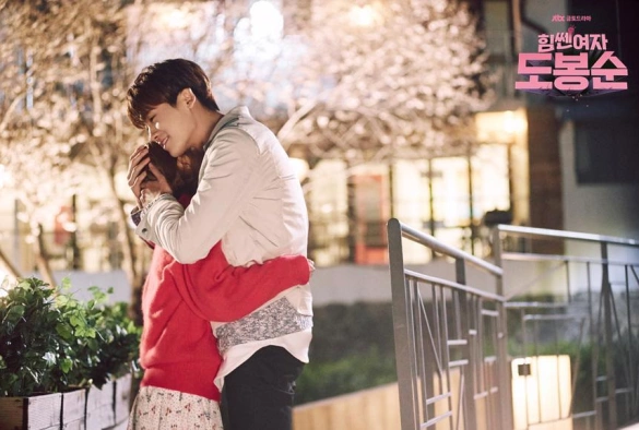 Кадр из дорамы Силачка До Бон Сун