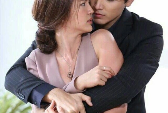 Кадр из дорамы Розовый грех