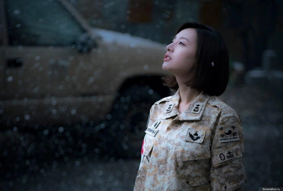 Кадр из дорамы Потомки солнца