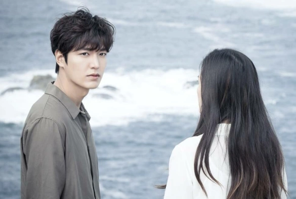 Кадр из дорамы Легенда синего моря