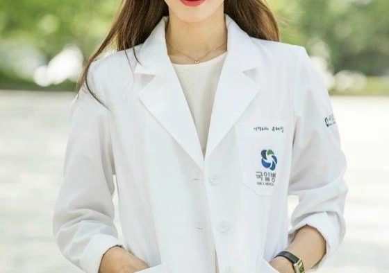 Кадр из дорамы Врачи