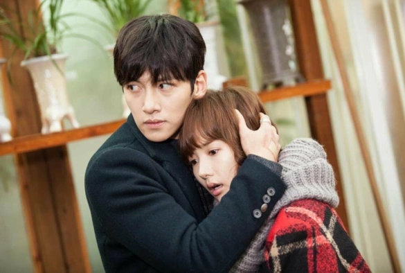 Кадр из дорамы Хилер