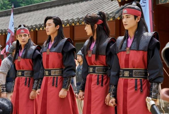 Кадр из дорамы Хваран