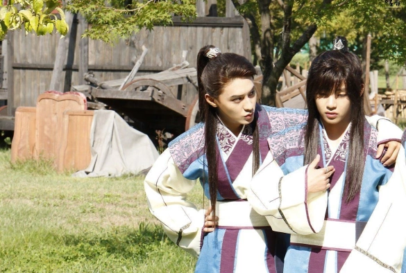 Кадр из дорамы Хваран