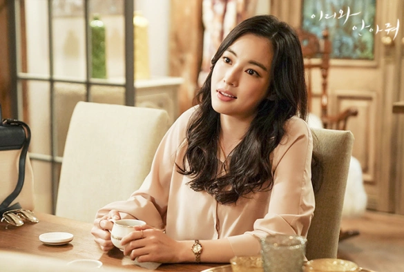 Кадр из дорамы Приди и обними меня