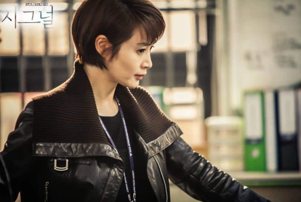 Кадр из дорамы Сигнал (корейская версия)