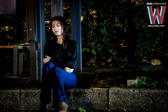 Кадр из дорамы W: Меж двух миров