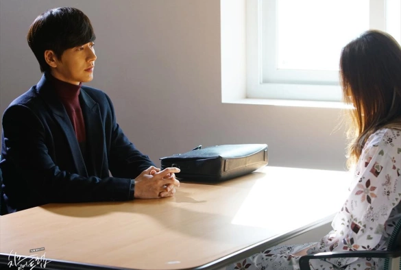 Кадр из дорамы Сыр в мышеловке