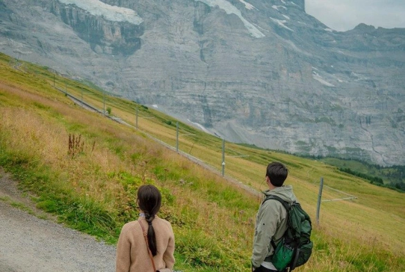 Кадр из дорамы Аварийная посадка любви