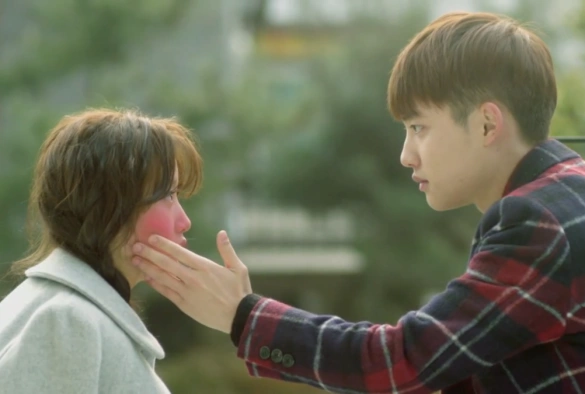 Кадр из дорамы EXO по соседству