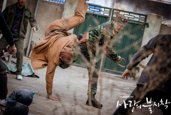 Кадр из дорамы Аварийная посадка любви