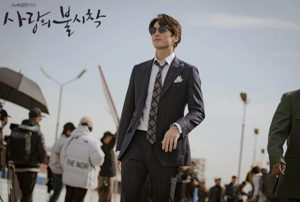 Кадр из дорамы Аварийная посадка любви