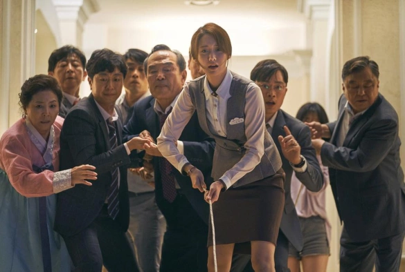 Кадр из дорамы Выход