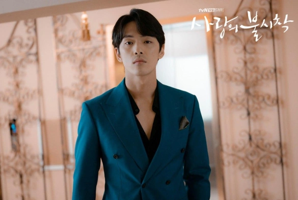 Кадр из дорамы Аварийная посадка любви