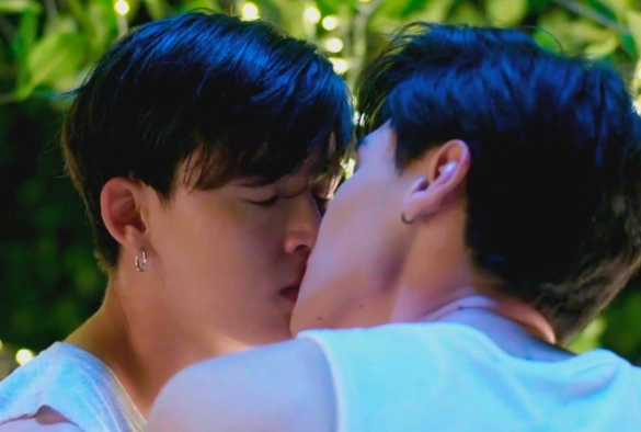 Кадр из дорамы Тёмно-синий поцелуй