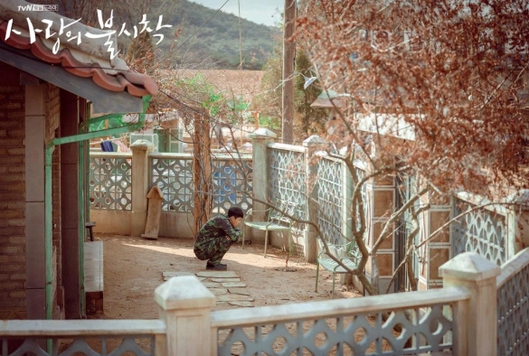 Кадр из дорамы Аварийная посадка любви