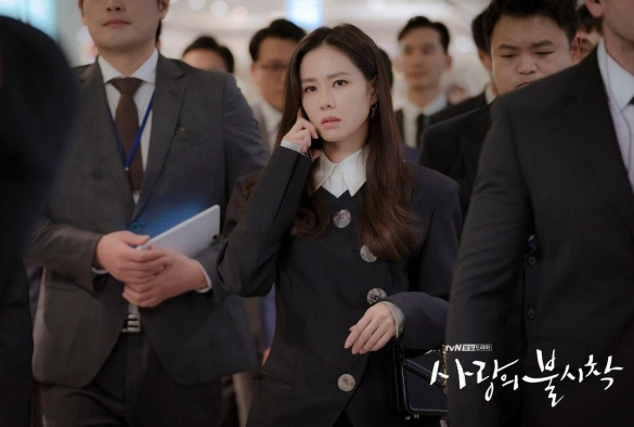 Кадр из дорамы Аварийная посадка любви