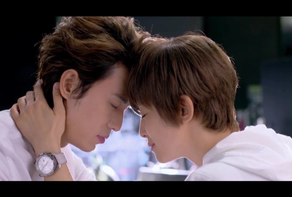 Кадр из дорамы Броманс