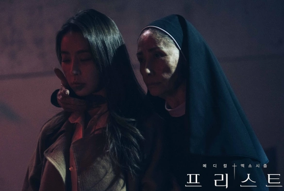 Кадр из дорамы Священник