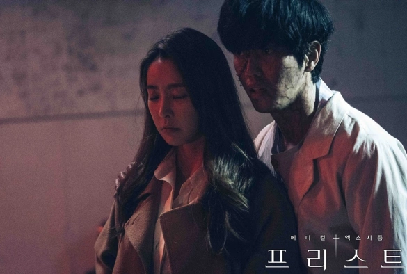 Кадр из дорамы Священник