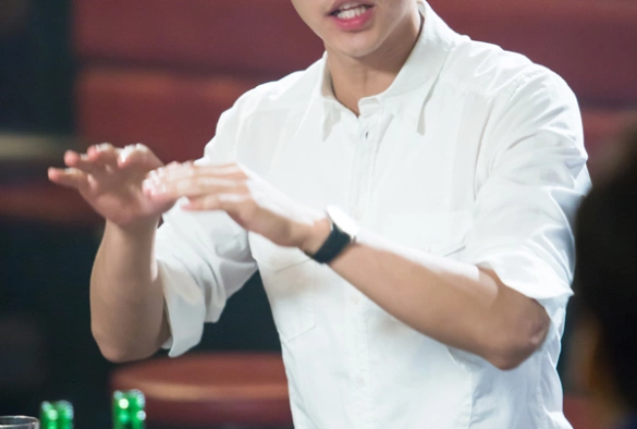 Кадр из дорамы Вы окружены