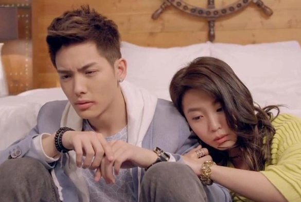 Кадр из дорамы Внимание, любовь!