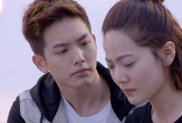 Кадр из дорамы Внимание, любовь!