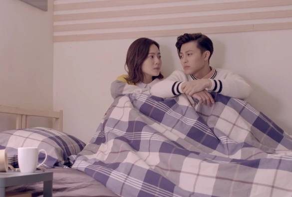 Кадр из дорамы Внимание, любовь!