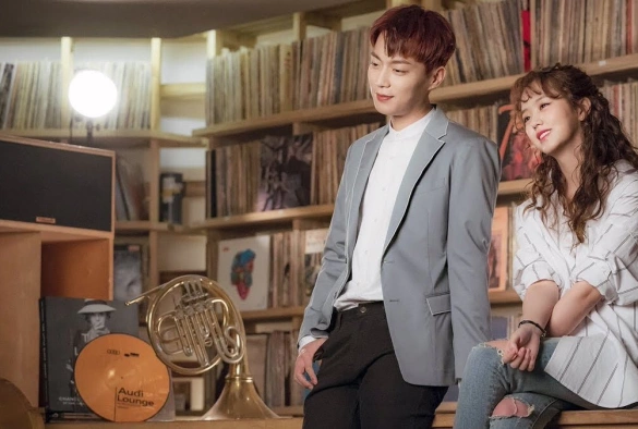 Кадр из дорамы Радио «Романтика»