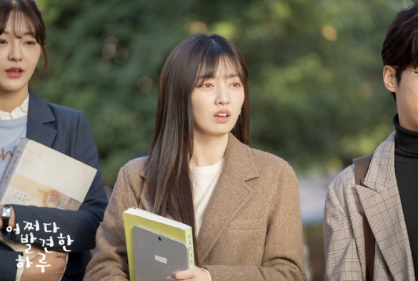 Кадр из дорамы Случайно найденный Ха Ру