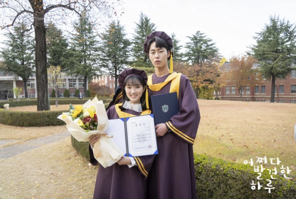 Кадр из дорамы Случайно найденный Ха Ру