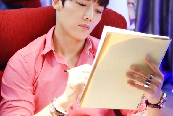 Кадр из дорамы Обречён любить тебя