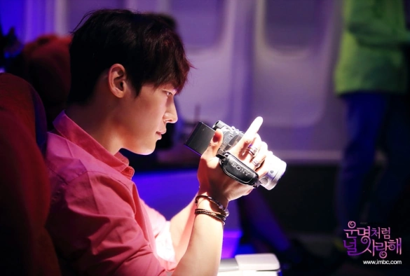 Кадр из дорамы Обречён любить тебя