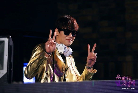 Кадр из дорамы Обречён любить тебя