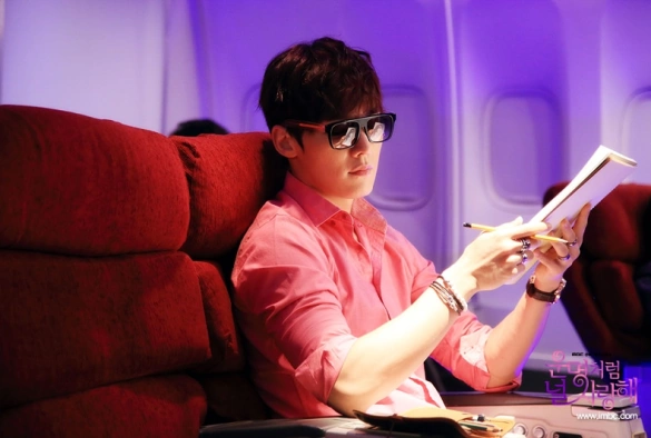 Кадр из дорамы Обречён любить тебя