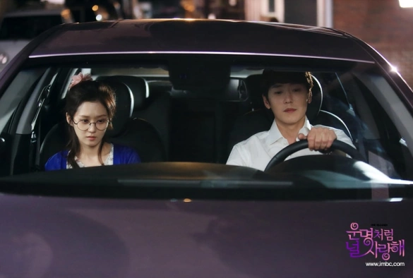 Кадр из дорамы Обречён любить тебя