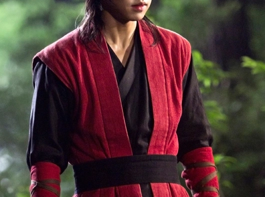 Кадр из дорамы Книга семьи Гу