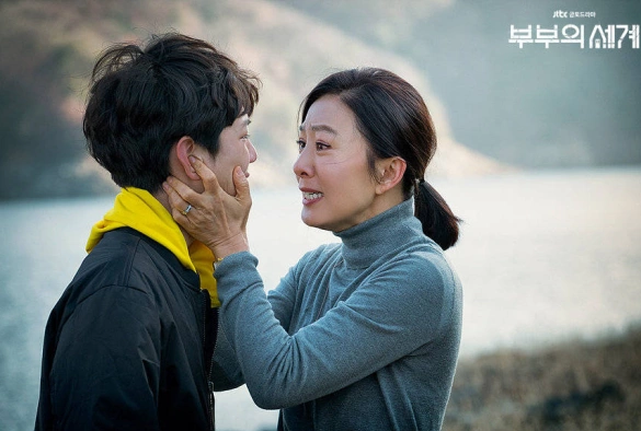 Кадр из дорамы Мир женатой пары