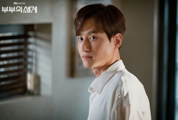 Кадр из дорамы Мир женатой пары