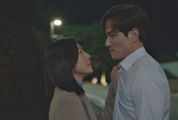 Кадр из дорамы Мир женатой пары