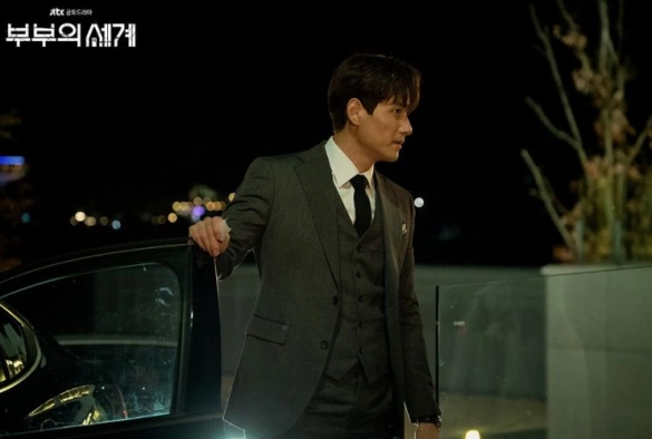 Кадр из дорамы Мир женатой пары