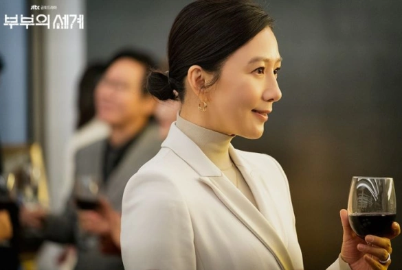 Кадр из дорамы Мир женатой пары