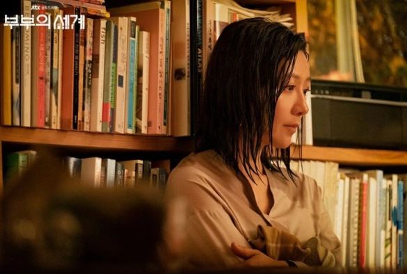 Кадр из дорамы Мир женатой пары