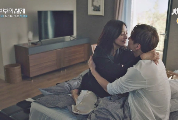 Кадр из дорамы Мир женатой пары