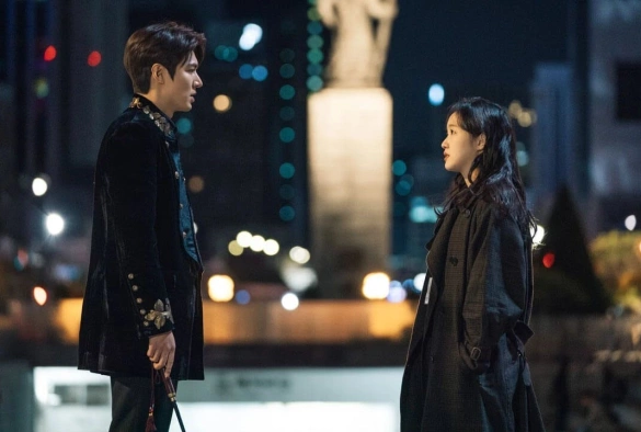 Кадр из дорамы Король: Вечный монарх