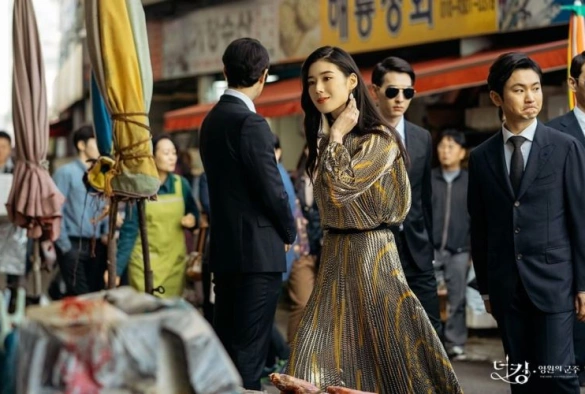 Кадр из дорамы Король: Вечный монарх