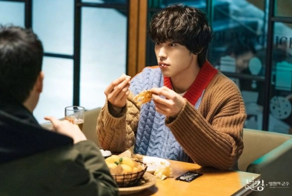 Кадр из дорамы Король: Вечный монарх