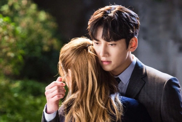 Кадр из дорамы Подозрительный партнёр